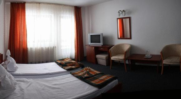 Hotel Paltinis Statjunea Borsa Bilik gambar
