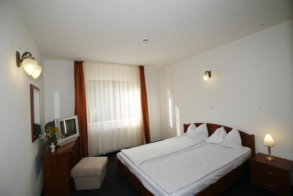 Hotel Paltinis Statjunea Borsa Bilik gambar