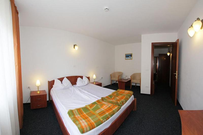 Hotel Paltinis Statjunea Borsa Bilik gambar
