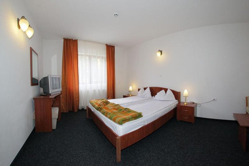 Hotel Paltinis Statjunea Borsa Bilik gambar